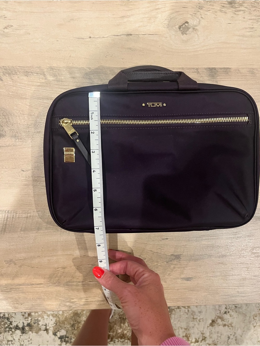 Tumi Eggplant color Nylon hanging travel toiletry Bag with Gold Zipper - Picture 14 of 15